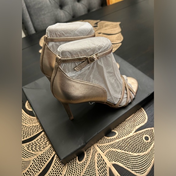 Vince Camuto Women's Antinalie High Heel Sandal Heeled 8.5M - Picture 10 of 12